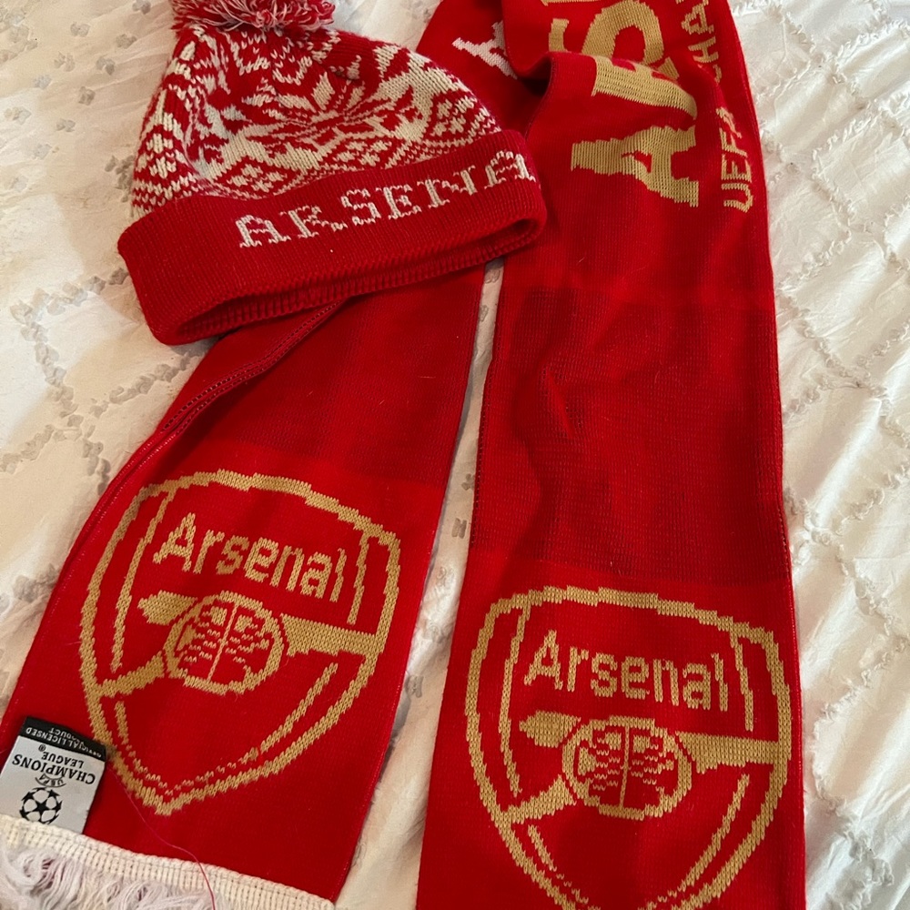 Arsenal Beenie and scarf